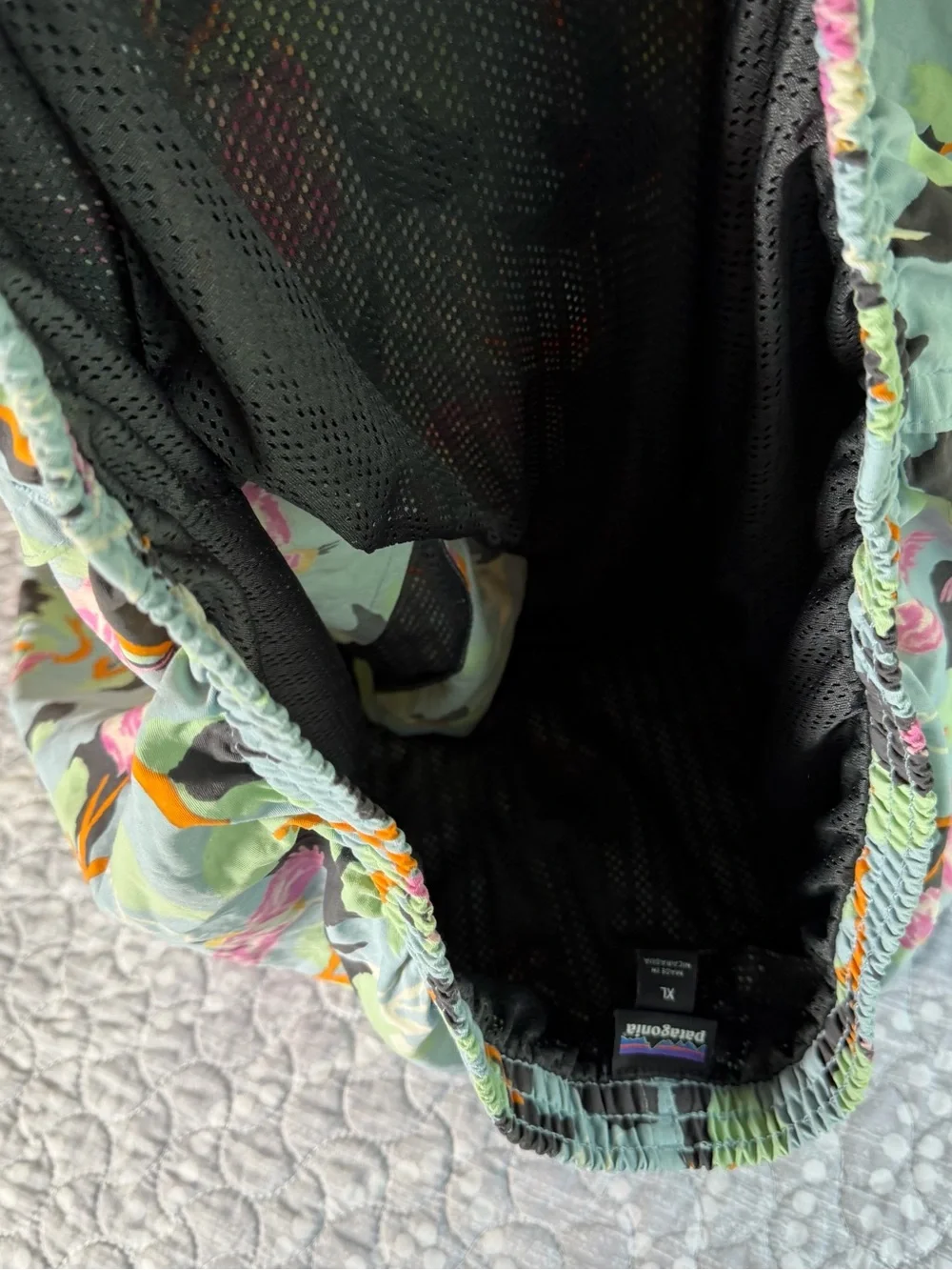 Patagonia Mint Green Tropical Bird Print Men’s Swim Trunks. Size XL.